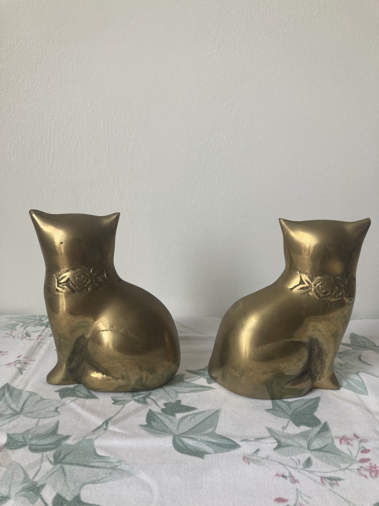 Deux petits chats en laiton vintage