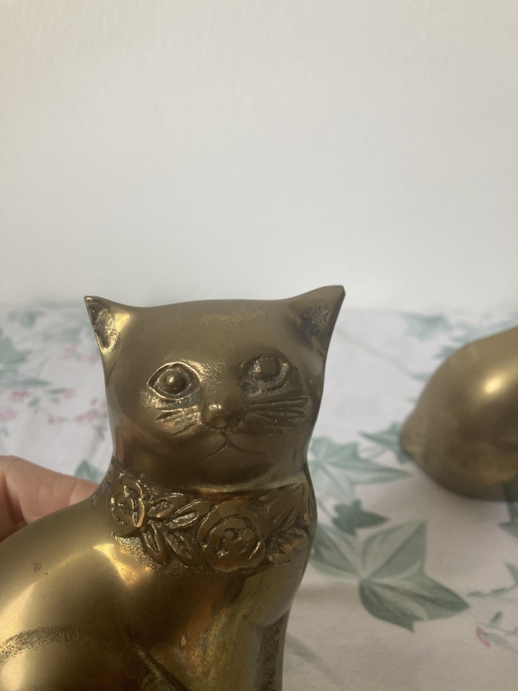 Deux petits chats en laiton vintage