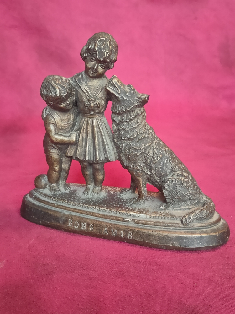 Ancienne statue bons amis 