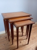 3 Tables gigognes bois dessus cuir, période 1950
