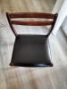 Chaise scandinave en bois et skaï 
