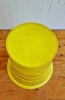 Corbeille à papier jaune Grosfillex vintage