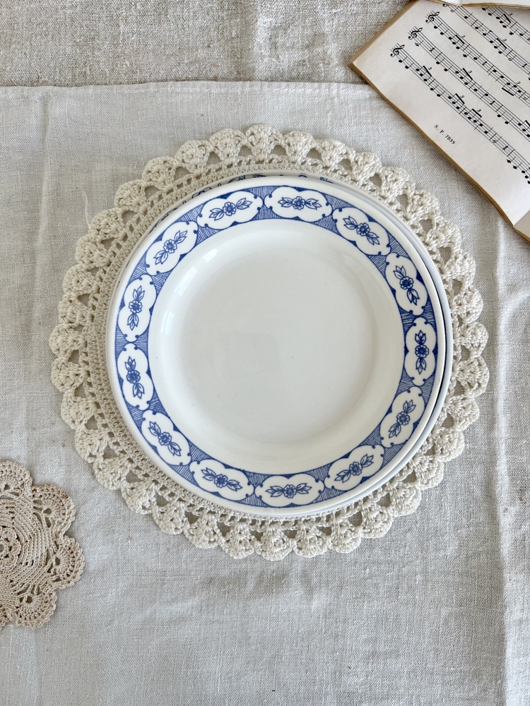 4 assiettes à dessert vintage dépareillées porcelaine bleue et blanche lot  R