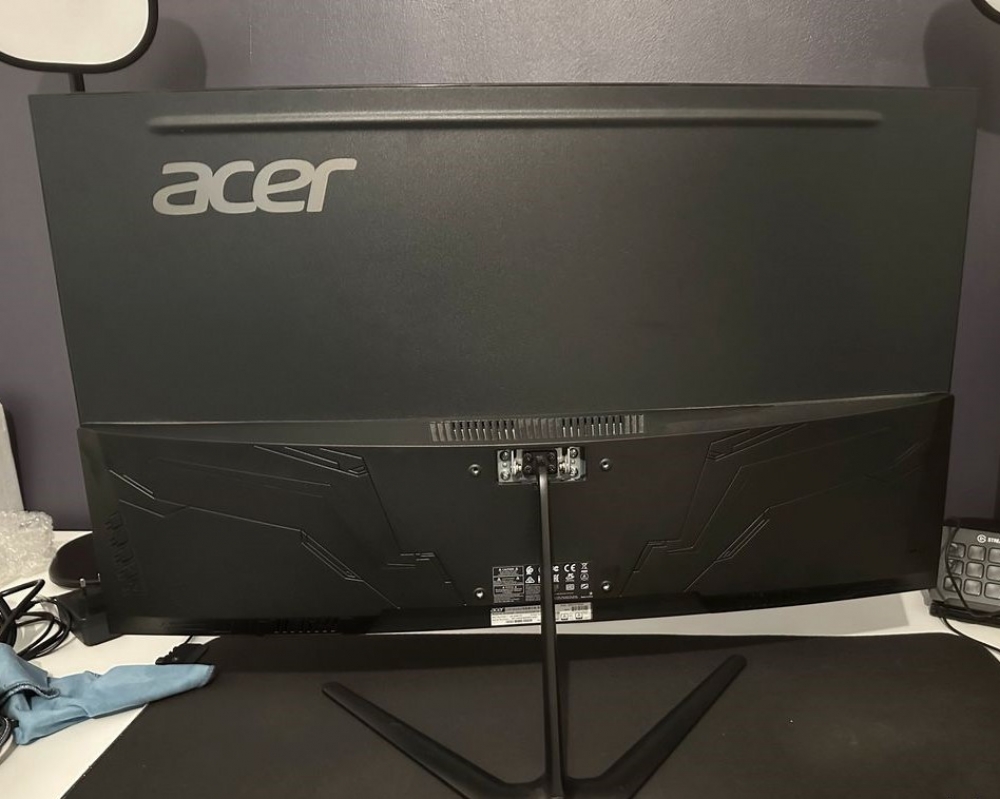 Ecran incurvé 32\" Acer ED320QRPbiipx Full HD (Noir) 165Hz