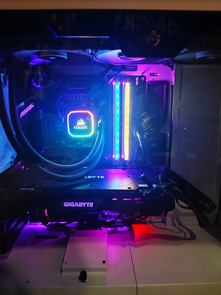 Vends pc gaming I7 9700K, RTX 2060 SUPER, 32GO RAM 