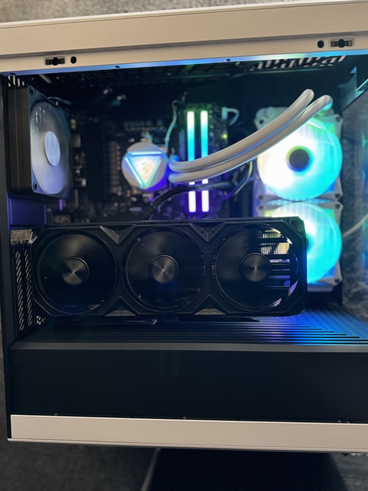 PC GAMER - R7 7800X3D + RTX4080S GAINWARD