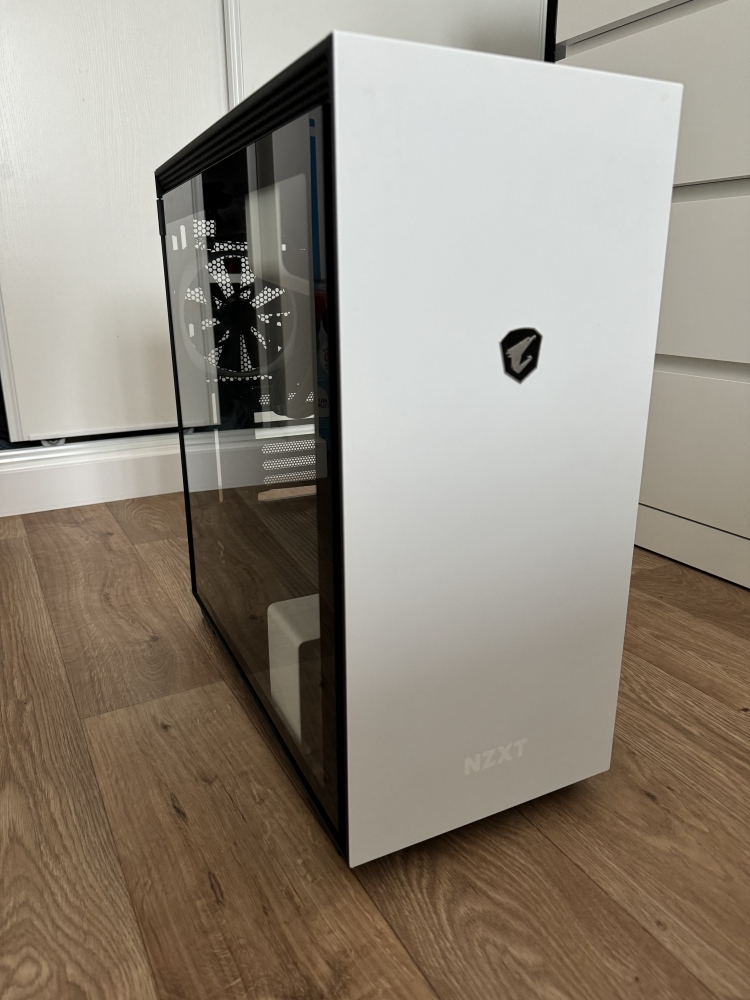 PC GAMER NZXT H710 White