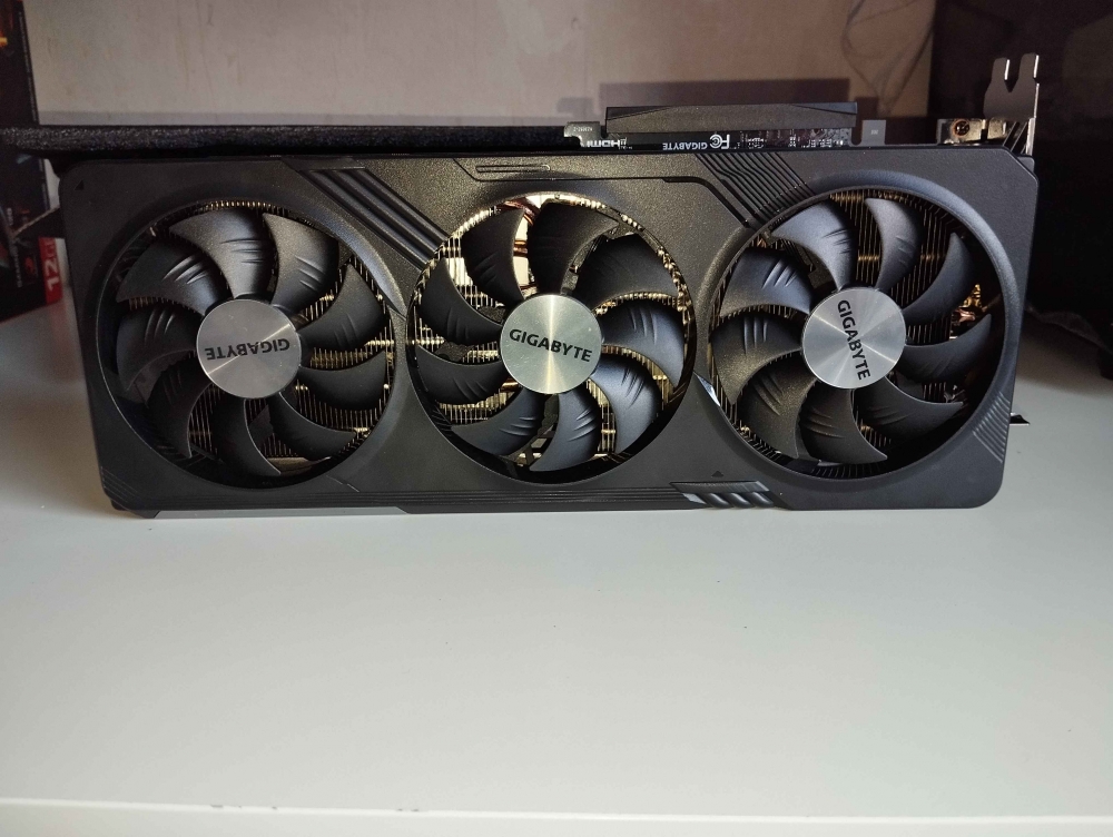 Gigabyte Radeon RX 7700 XT