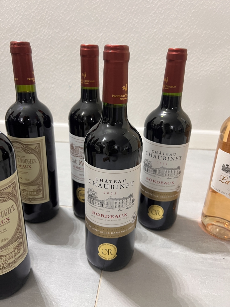 lots de 85 bouteilles (Bordeaux rouges en majorité)