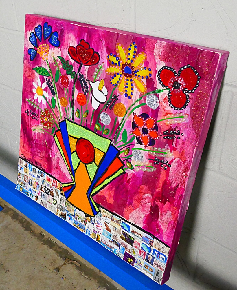 Art deco Vase with Glittery Flowers