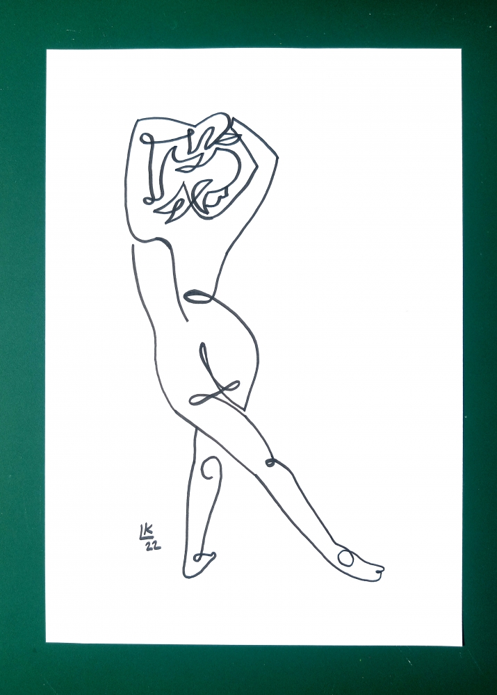 One line drawing of woman #17