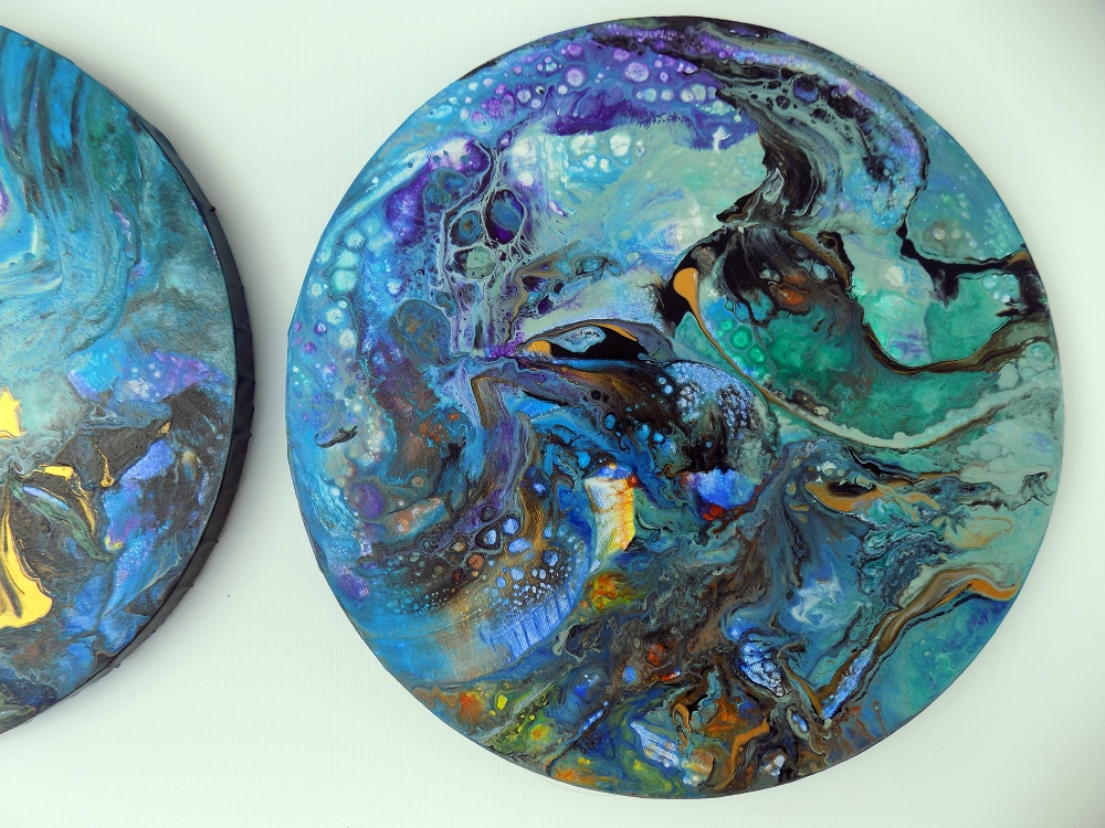 Round triptych