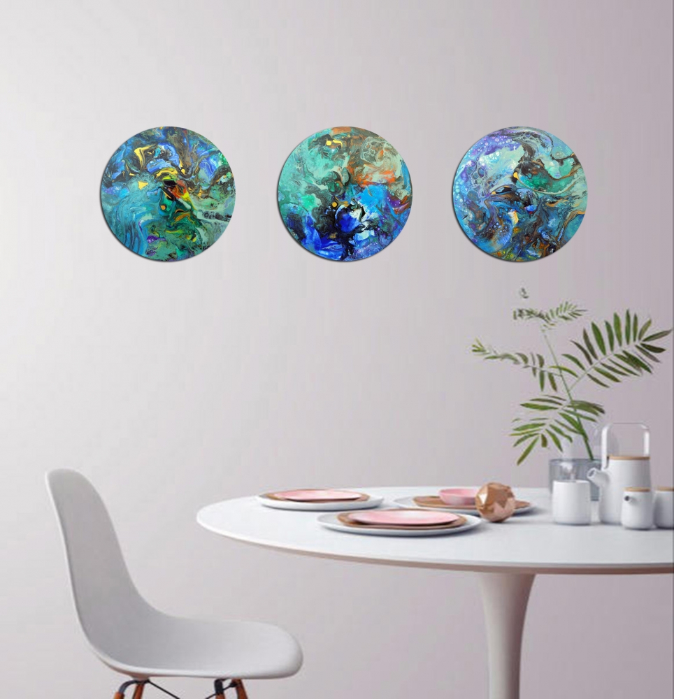 Round triptych