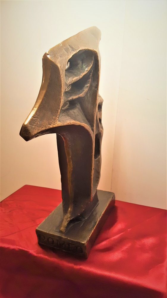 Air's King inspired from Aboriginal people from Canada, 18.5x13.3x3.5 inch, 26 pounds 