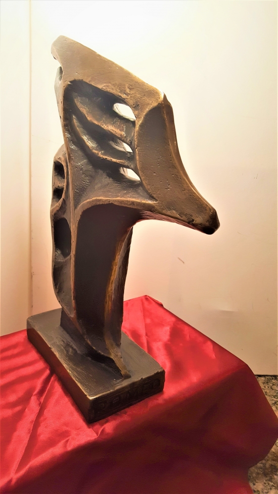 Air's King inspired from Aboriginal people from Canada, 18.5x13.3x3.5 inch, 26 pounds 