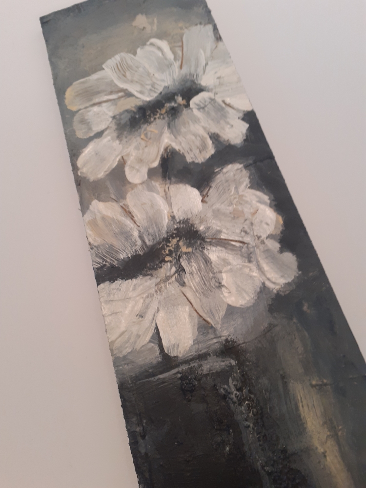White flowers in black vase (1)