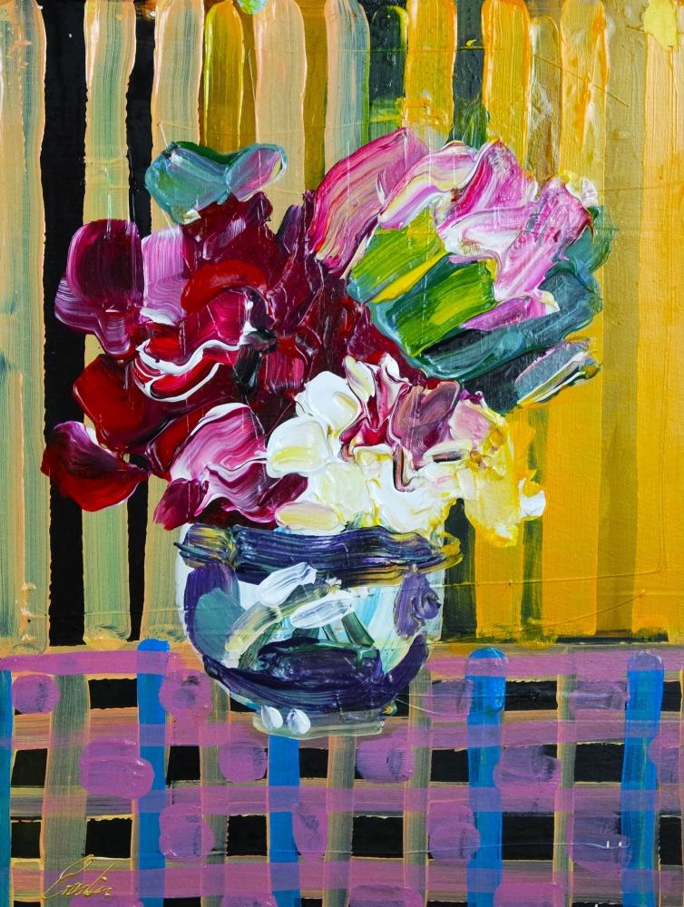 Bloom of flowers in round vase expressions 831