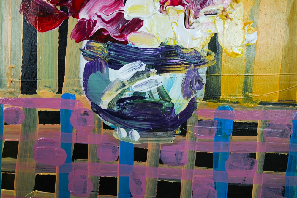 Bloom of flowers in round vase expressions 831