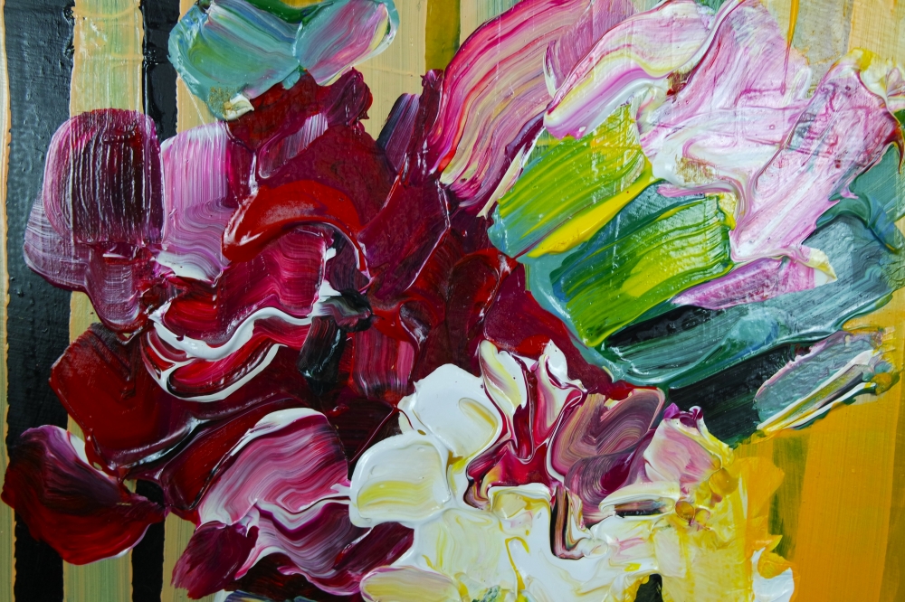 Bloom of flowers in round vase expressions 831