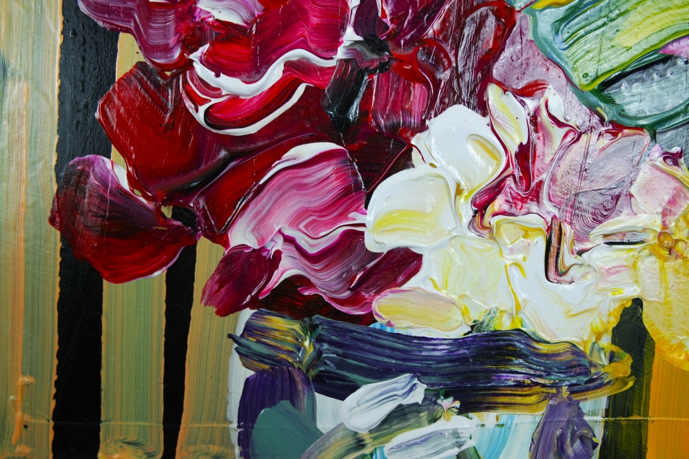 Bloom of flowers in round vase expressions 831