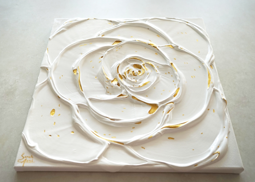 Little White Rose with a Touch of Gold III. (3I25)