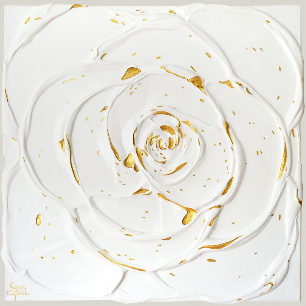 Little White Rose with a Touch of Gold III. (3I25)