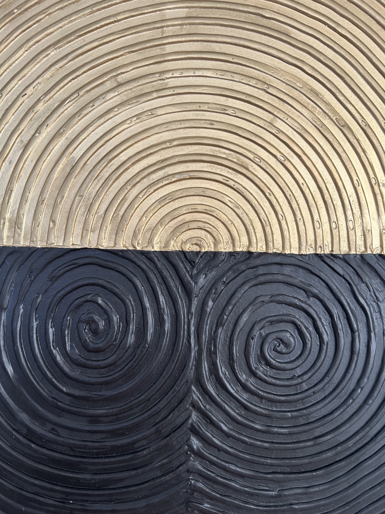 Dialogue of Spirals. Contrast