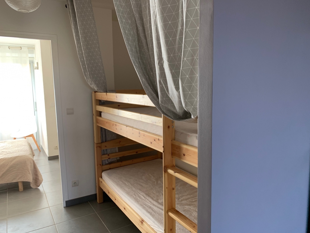 LOCATION MEUBLE T2  + CABINE (2 à 4 adultes) à  SAINT CYPRIEN (66) 