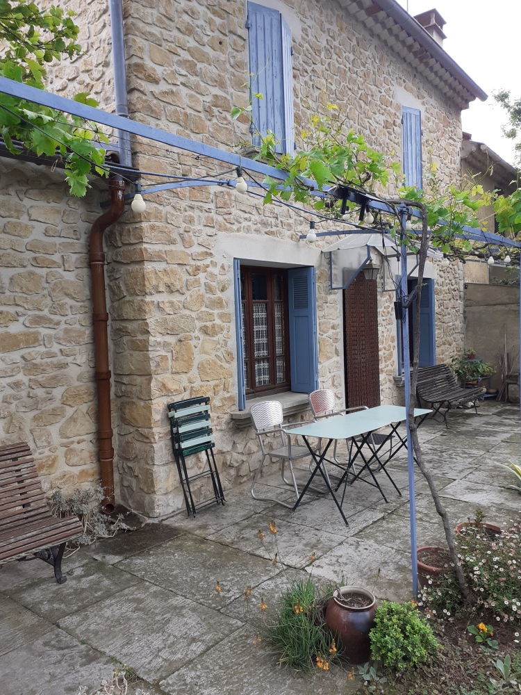 Maison en pierres à Orange pour 3 ou 4 personnes