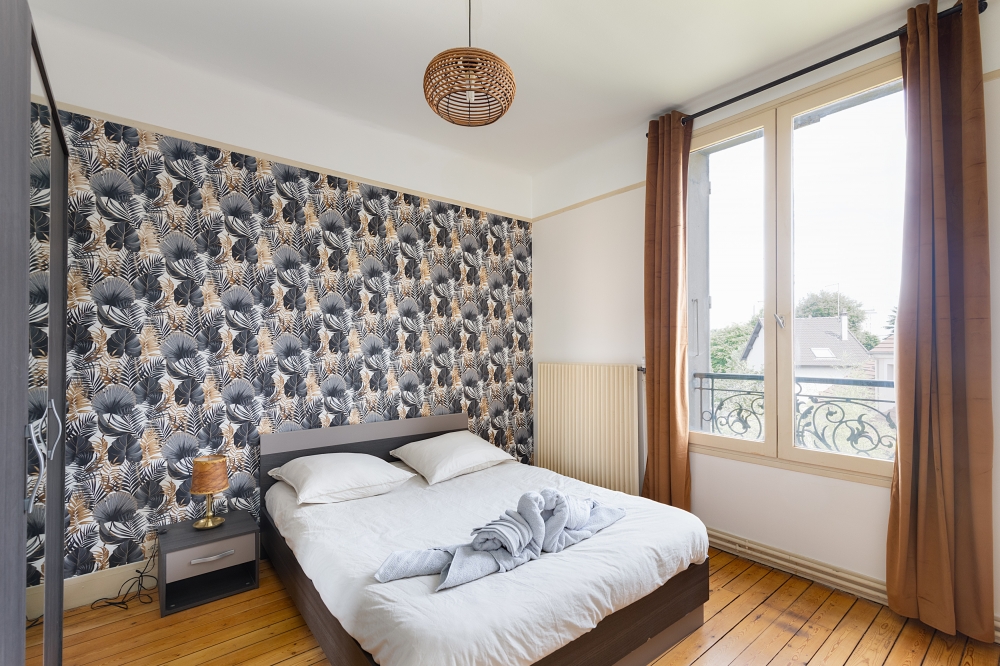 Maison de charme, RER A, prox Créteil 30 min Paris. 7 lits, 3 SDB, grand jardin, parking