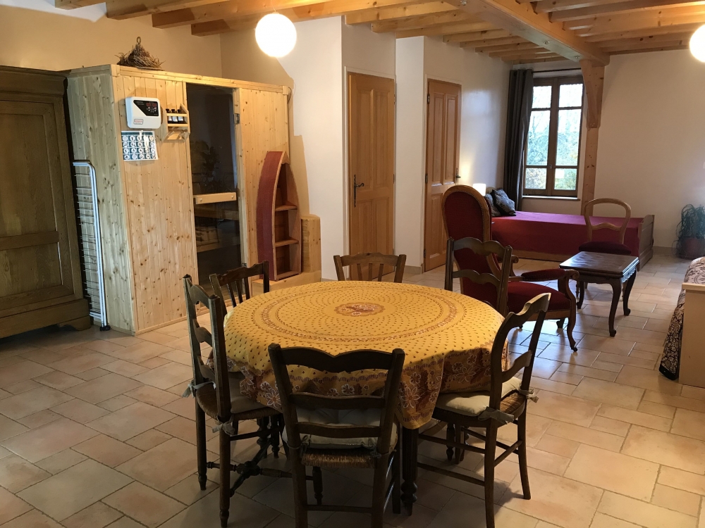 Chambre d'hôtes en pleine nature avec piscine naturelle, sauna et table d'hôtes