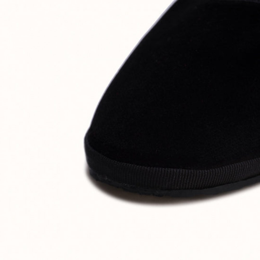 Bambina Back to Black