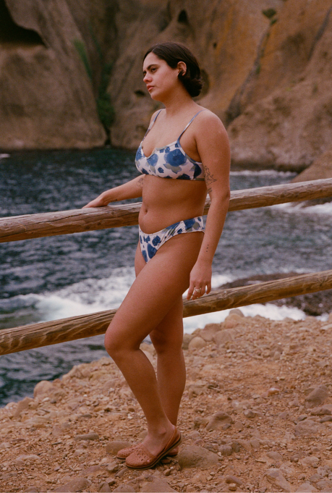 Bas de maillot tanga Cocoa - Fleurs bleues