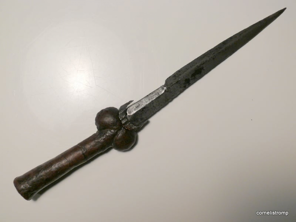 Bollock dagger