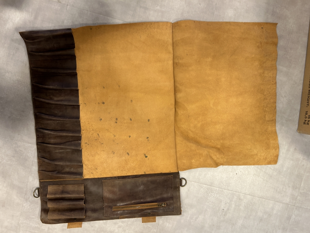 CHEF'S LEATHER KNIFE ROLL [DARK BROWN] / HOLDS 10 KNIVES