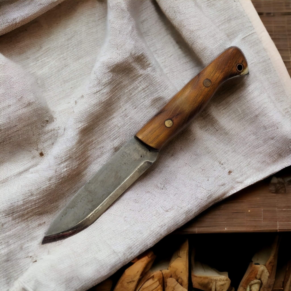 Cigua Cutlery - Cigua Bushcrafter Scandivex - 8670 Steel - Redwood DymaLux Handle