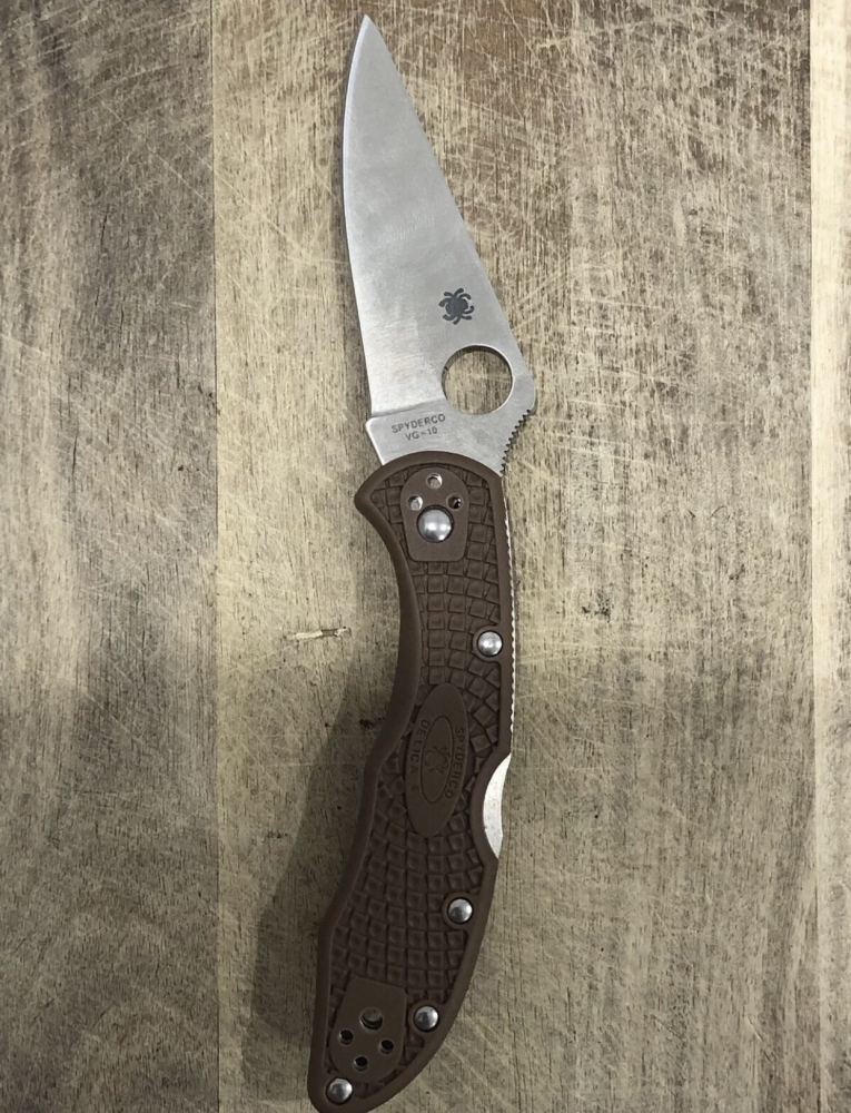 Outdoor Lockback Folding Knife Delica 4 Spyderco