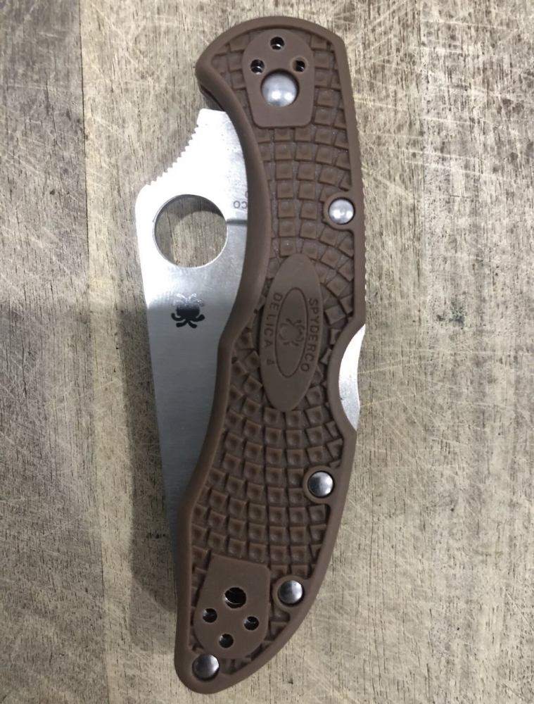 Outdoor Lockback Folding Knife Delica 4 Spyderco