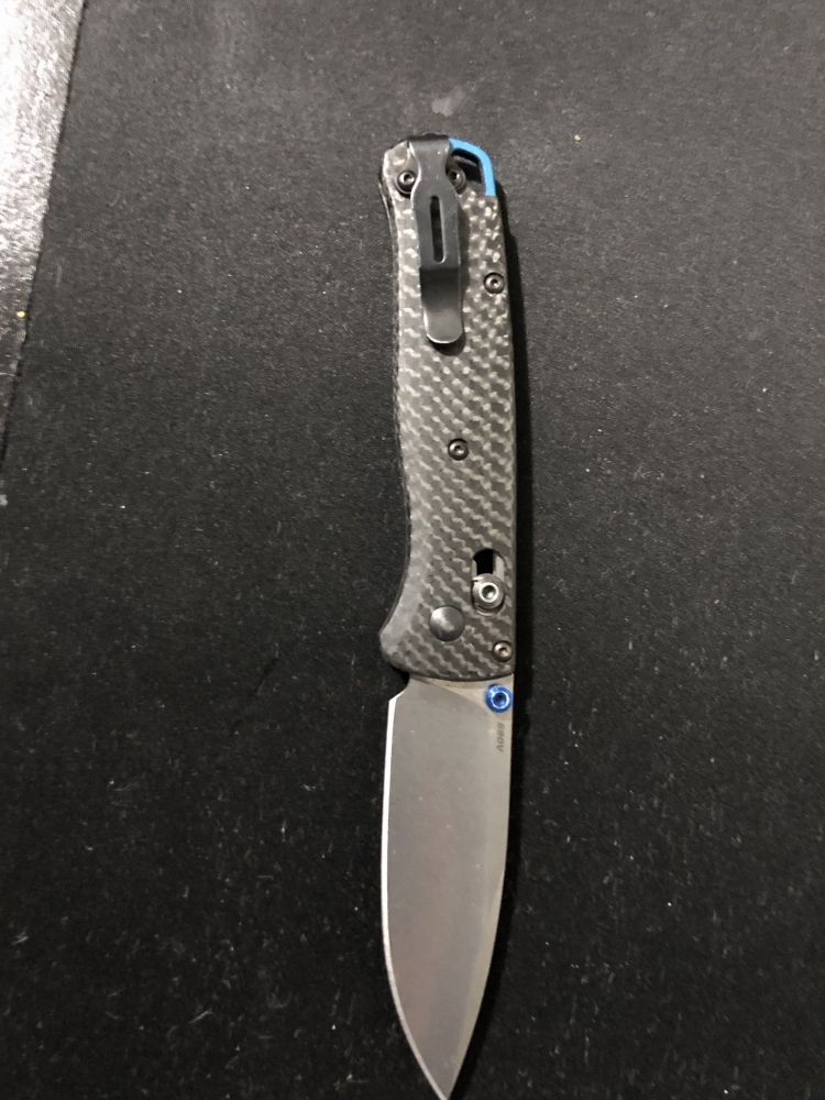 BENCHMADE BUGOUT WITH CARBON FIBER handle 
