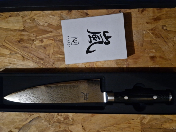 Yaxell Chef knife 200mm 