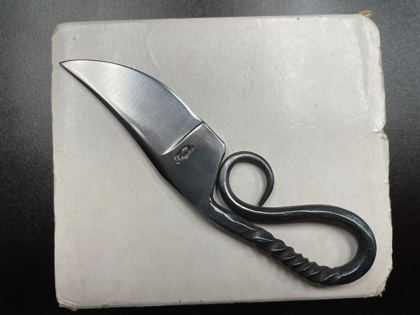 Custom twisted steel knife