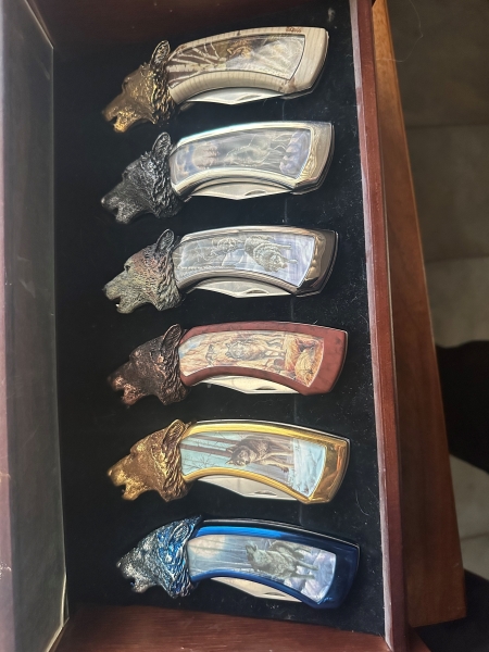 RARE - Franklin Mint 6 series Wolf Knives