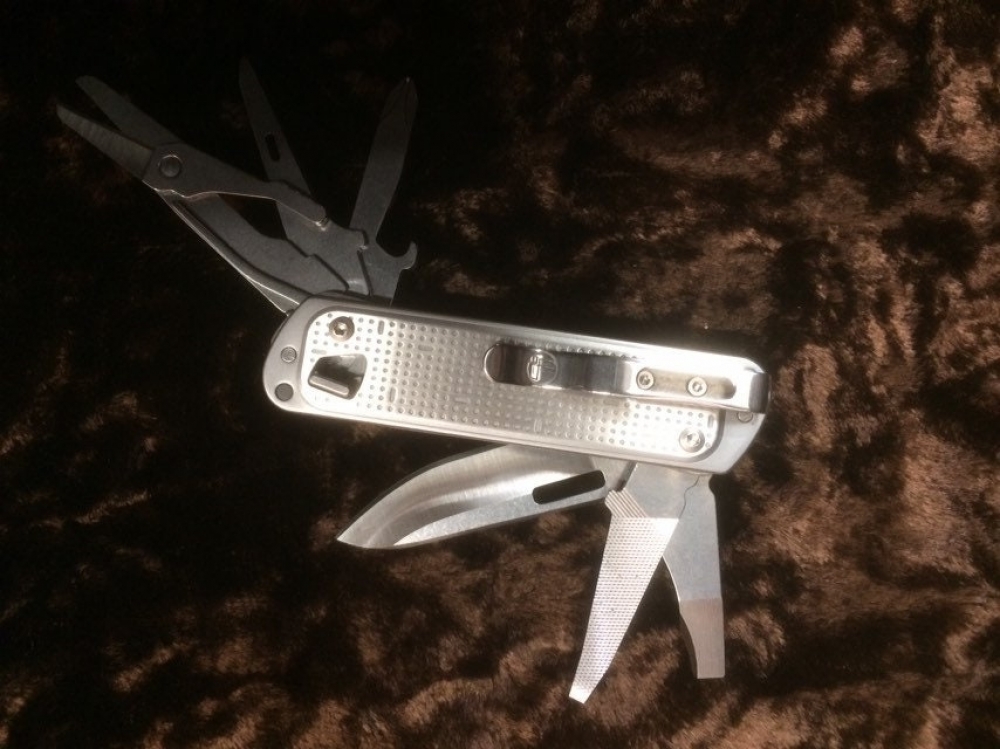 Leatherman Free LTT4 Stainless Steel Boxed 12 tools penknife 2.2\" blade 3.6\" closed