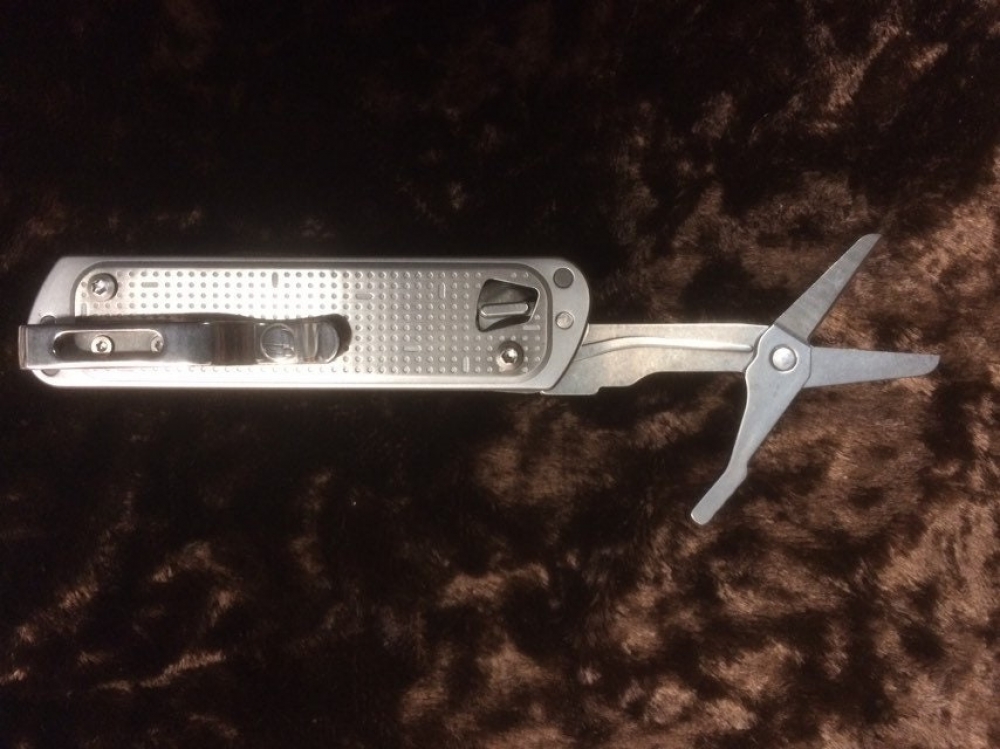 Leatherman Free LTT4 Stainless Steel Boxed 12 tools penknife 2.2\" blade 3.6\" closed