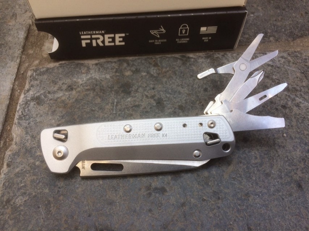 Leatherman Free K4X Folding knife with serrated and straight blade & belt pouch