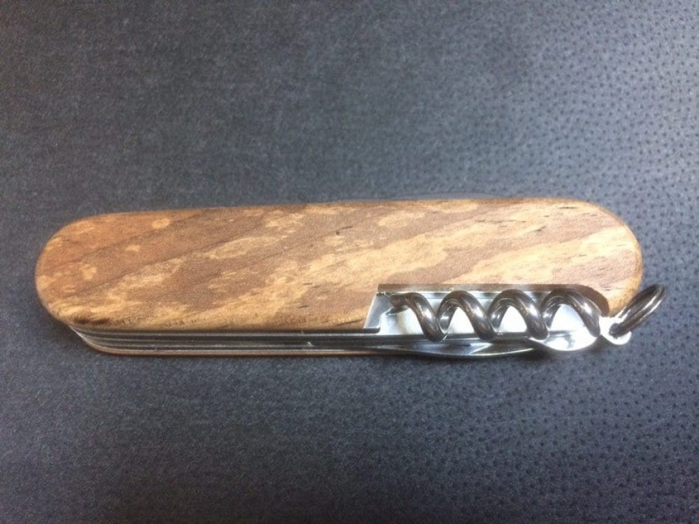 Victorinox 'Huntsman Wood' Swiss pocket knife with 13 functions, elegant walnut wood scales