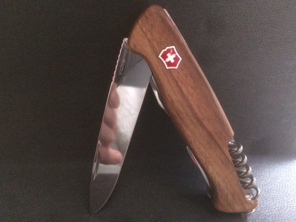 Victorinox 'RangerWood' Reddot award winner! 10 Functions Locking blade & Saw