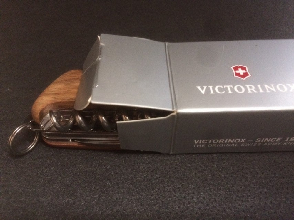 Victorinox 'RangerWood' Reddot award winner! 10 Functions Locking blade & Saw