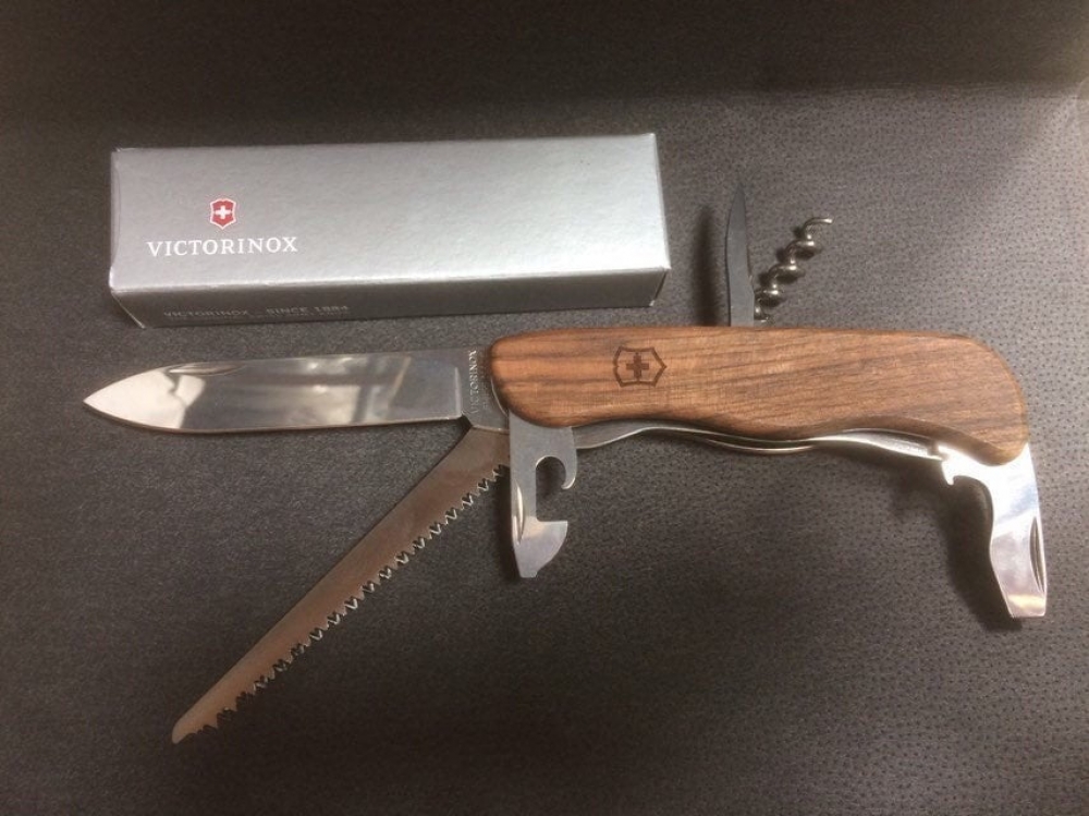 Victorinox 'Forester' wood. Large multiblade knife with Walnut handle 3 1/4\" blade.