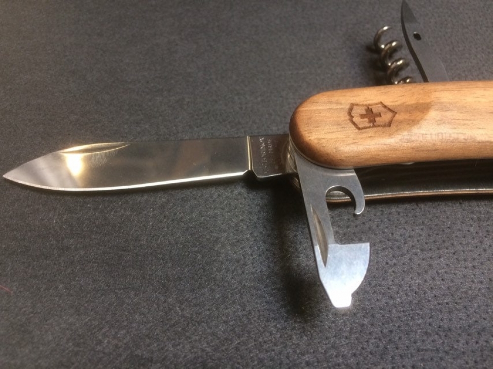 Victorinox 'Evowood 17 Walnut handle mid size 2 1/2\" blade. 13 functions